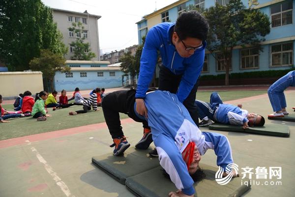 济南一小学现“最牛课间操”