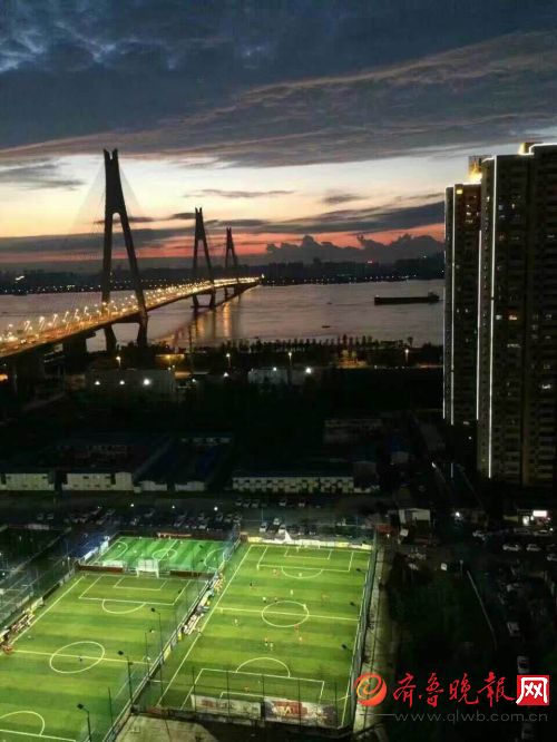 制拆除足球场 制拆除足球场