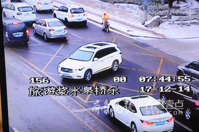 旅游路“禁左